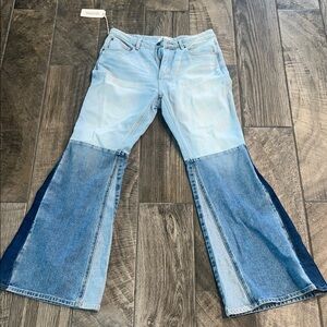 NWT Shyanne Stylish Two-Tone Flare Jeans